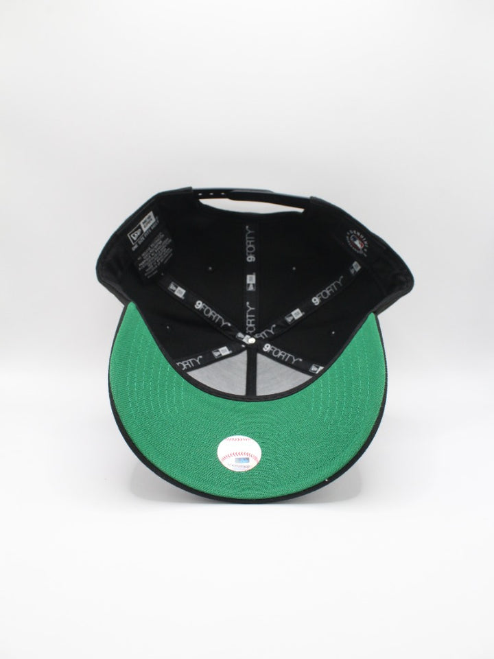 NY YANKEES BLACK/WHITE CLASSIC