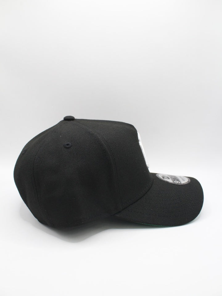 NY YANKEES BLACK/WHITE CLASSIC