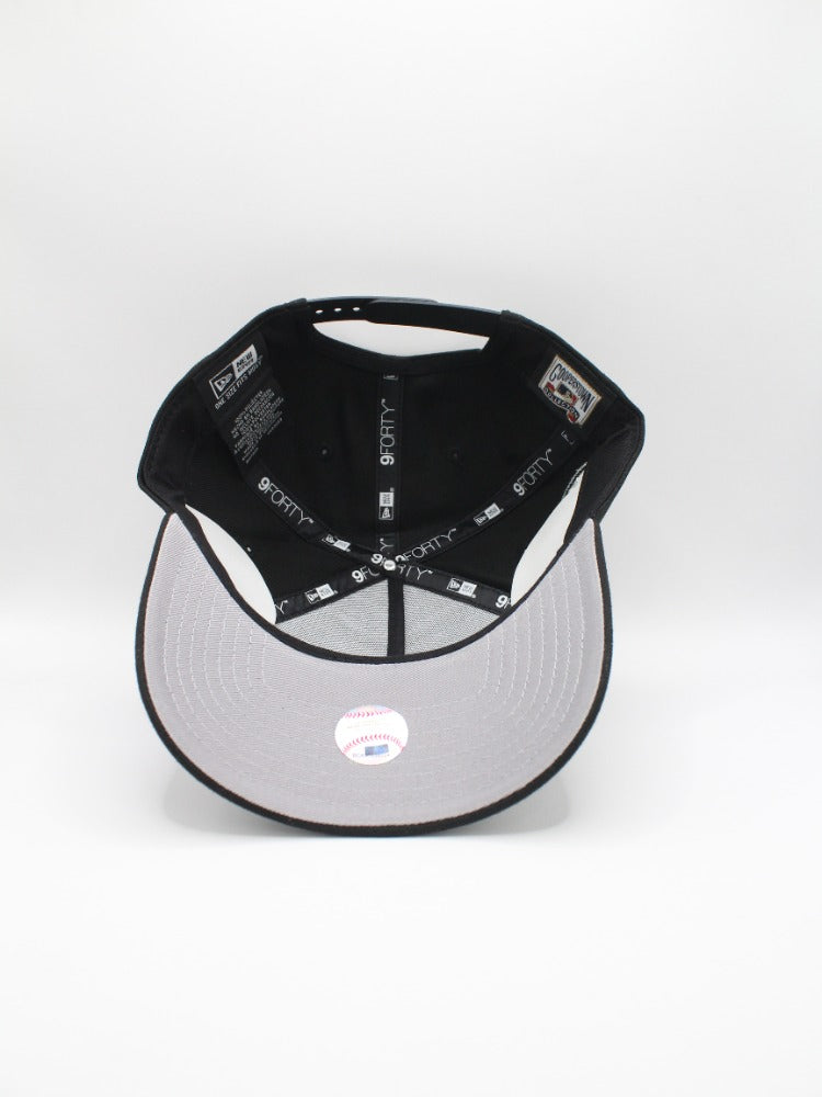 B BOSTON WORLD SERIES 2018 BLACK/WHITE
