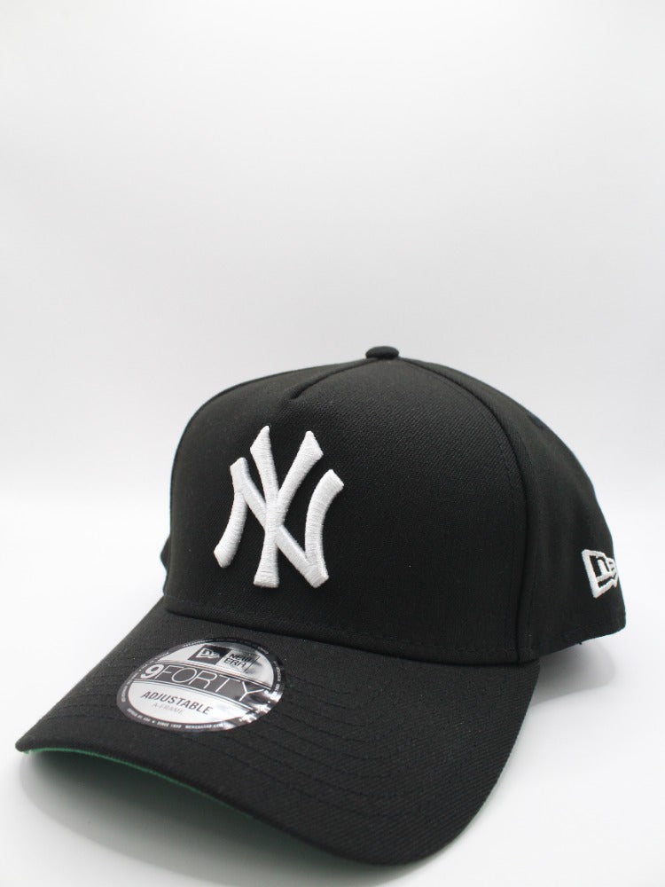 NY YANKEES BLACK/WHITE CLASSIC