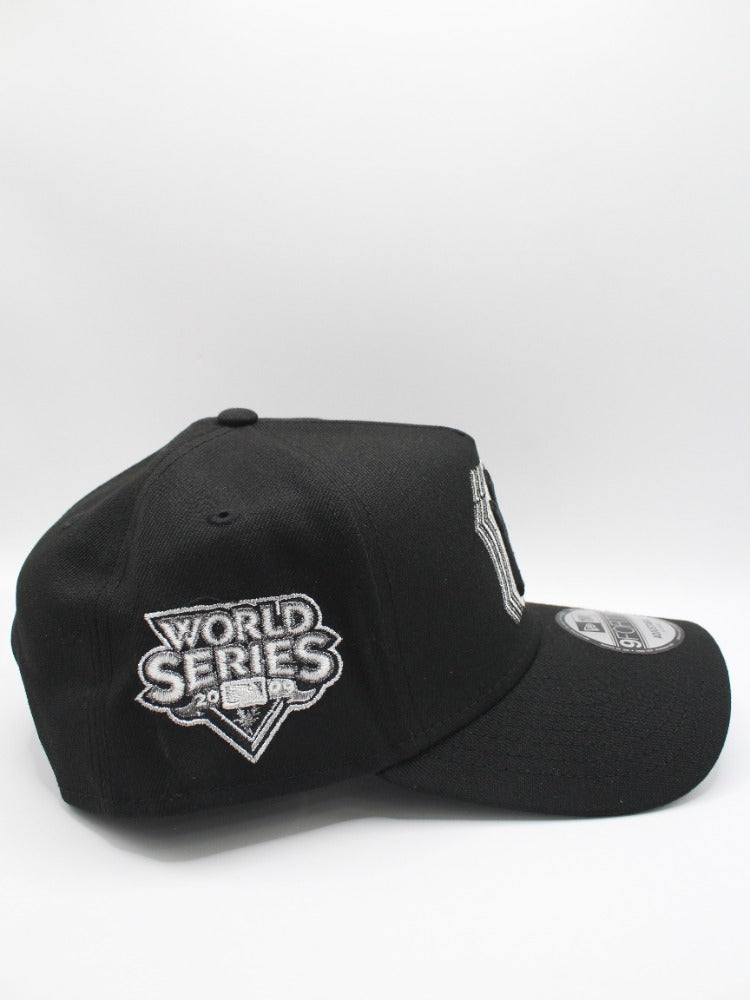 NY YANKEES WORLD SERIES 2009 BLACK/WHITE
