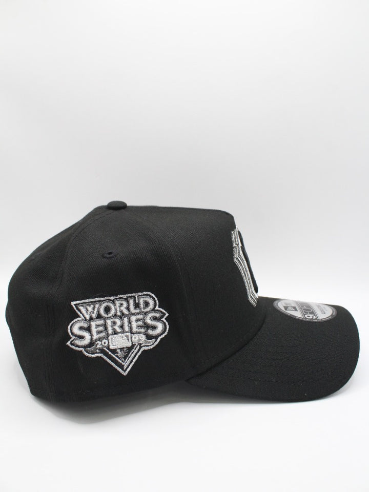 NY YANKEES WORLD SERIES 2009 BLACK/WHITE