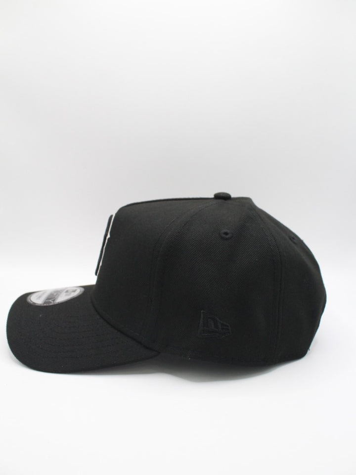 B BOSTON WORLD SERIES 2018 BLACK/WHITE