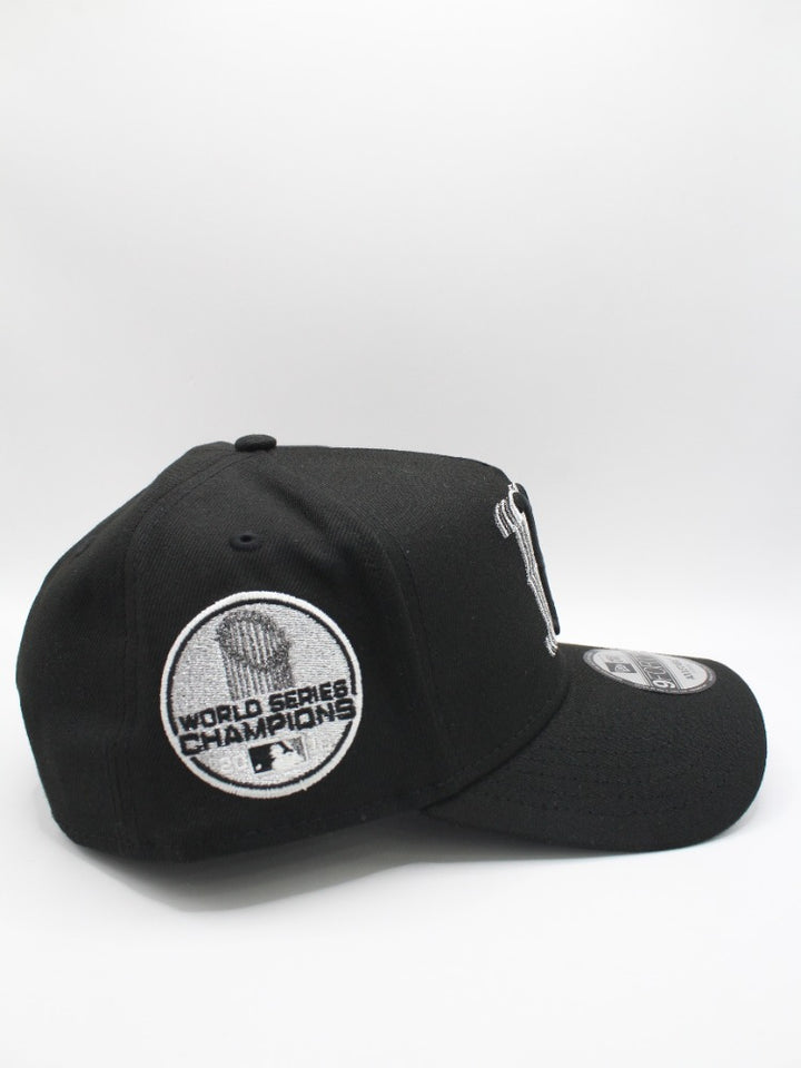 B BOSTON WORLD SERIES 2018 BLACK/WHITE