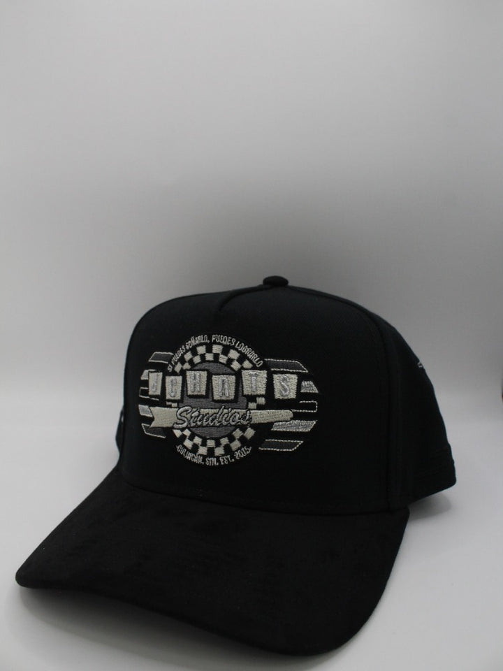 STUDIO BLACK